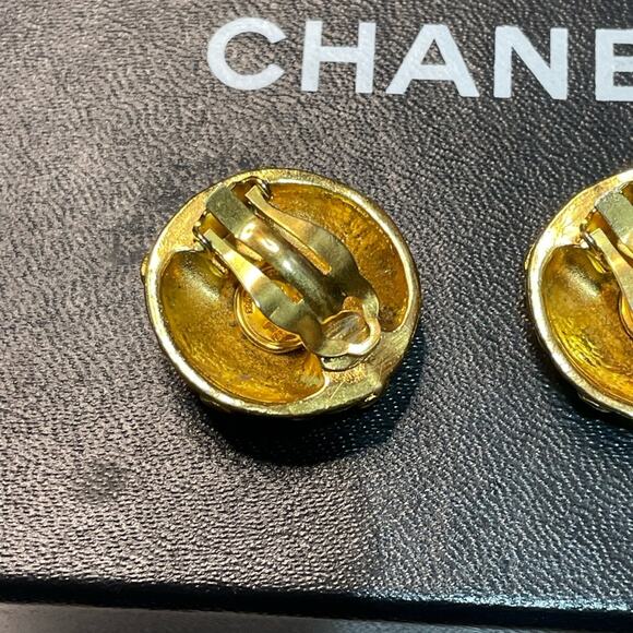 Chanel Gold Floral Earrings vintage Clip on with COA - Picture 4 of 7